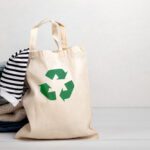 Sustentabilidade é um termo amplamente usado no mercado de Moda para avaliar a relação entre o suprimento do mercado e a preservação de recursos para o futuro.